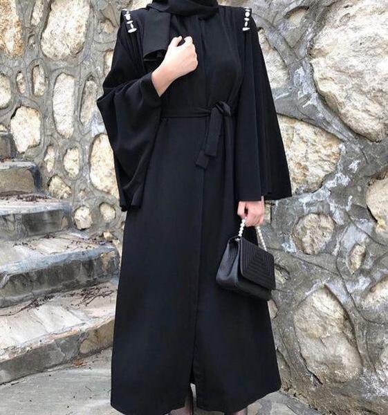 عکس مدل مانتو بلند مشکی خاص