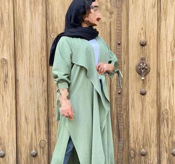 عکس مدل مانتو جلو باز با پارچه راه راه عمودی