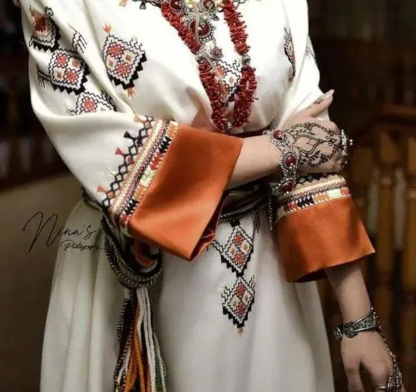 عکس مدل مانتو سنتی بلند دو تیکه