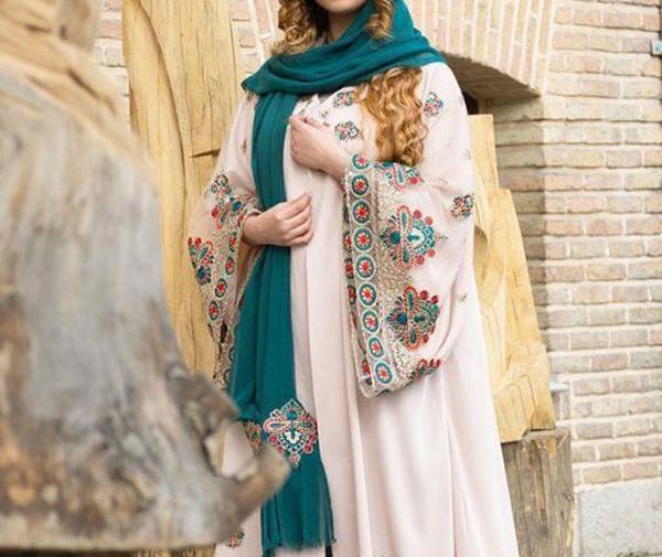 عکس مدل مانتو بلند رنگی جدید