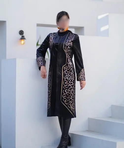 عکس مدل مانتو مخمل بلند ساده و شیک