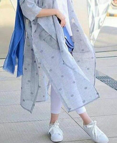 عکس مدل مانتو جلو باز با پارچه حریر