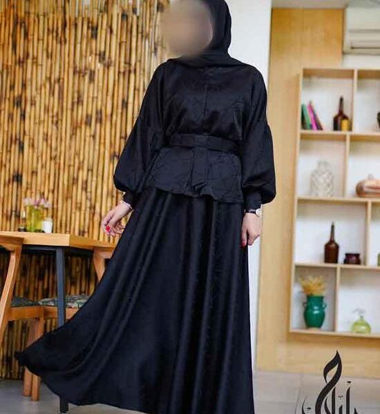 عکس مدل مانتو کرپ حریر بلند جلو بسته