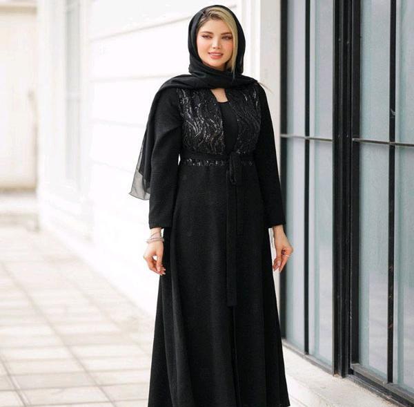 عکس مدل مانتو بلند مشکی گلدار