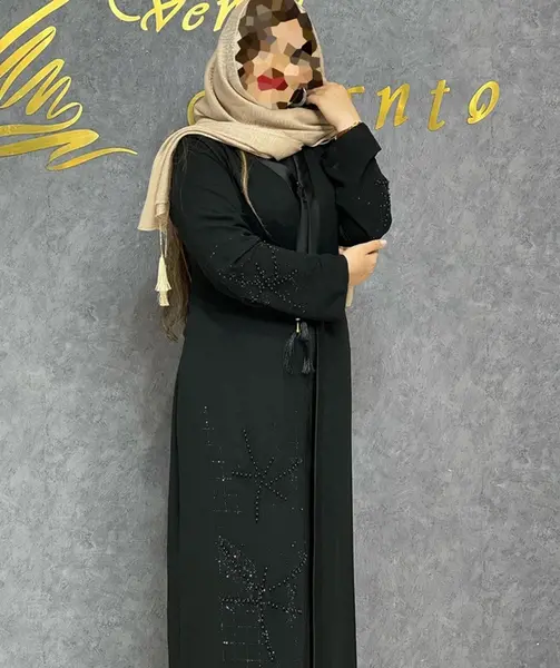 عکس مدل مانتو مشکی بلند ساده مجلسی