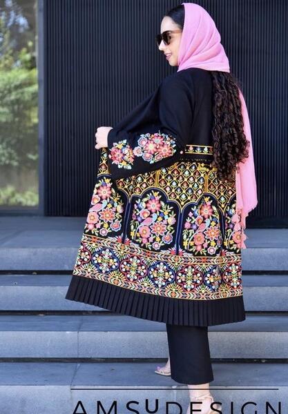 عکس مدل مانتو بلند با پارچه سوزن دوزی هندی
