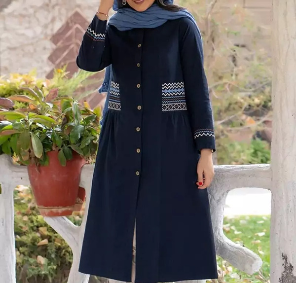 عکس مدل مانتو نخی بلند دکمه دار