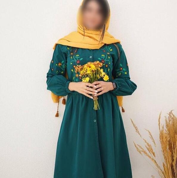 عکس مدل مانتو نخی بلند دکمه دار