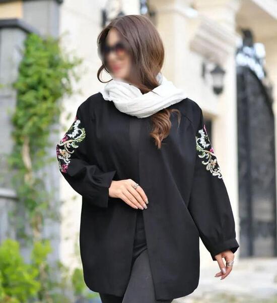 عکس مدل مانتو مشکی بلند گلدوزی شده