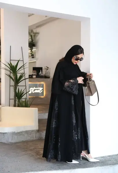 عکس مدل مانتو بلند عبایی زنانه