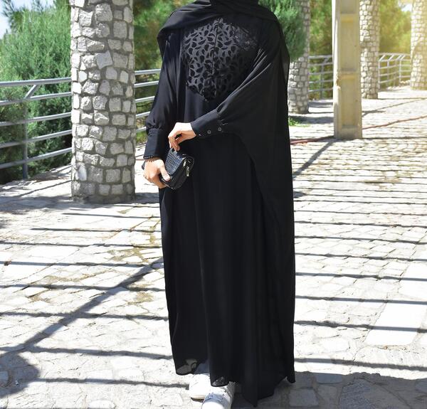 عکس مدل مانتو عبایی بلند مشکی