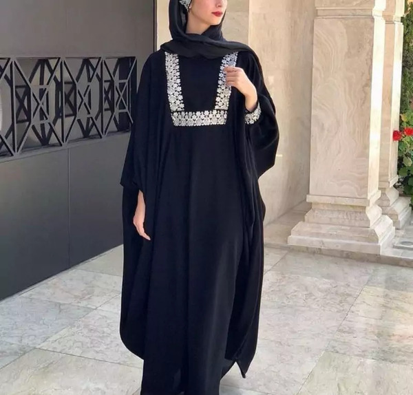 عکس مدل مانتو عبایی بلند مشکی