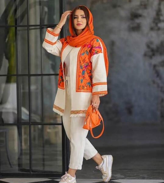 عکس مدل مانتو بلند با طرح سنتی