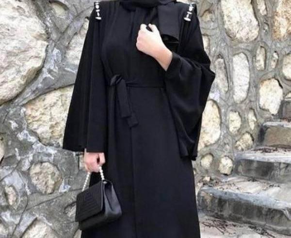 عکس مدل مانتو دخترانه بلند سیاه