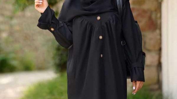 عکس مدل مانتو مشکی دکمه دار شیک بلند