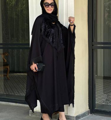عکس مدل مانتو مشکی ساده بلند جلو باز