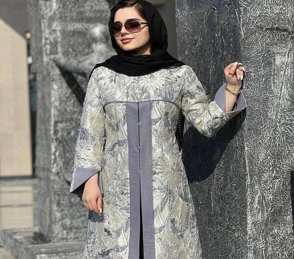 عکس مدل مانتو مجلسی بلند رنگ روشن