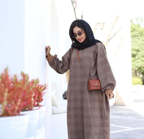 عکس مدل مانتو بلند جلو بسته چین دار