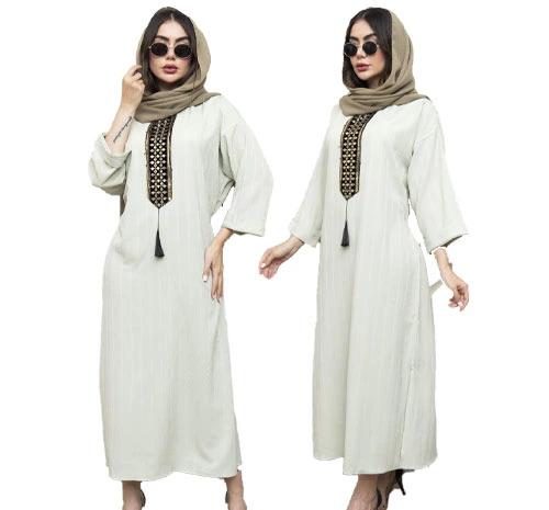 عکس مدل مانتو بلند جلو بسته چاک دار