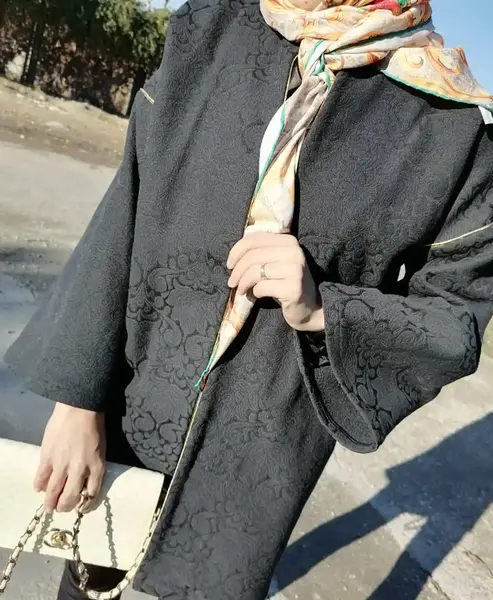 عکس مدل مانتو پفکی مشکی بلند