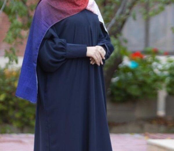 عکس مدل مانتو مشکی بلند پیله دار