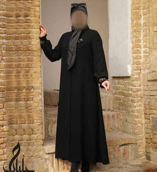 عکس مدل مانتو بلند با پارچه حریر مشکی