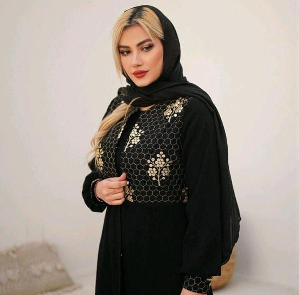 عکس مدل مانتو بلند با پارچه حریر مشکی