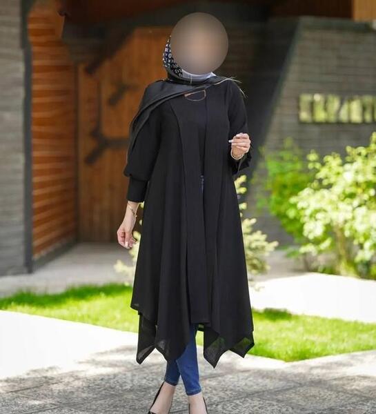 عکس مدل مانتو بلند با پارچه حریر مشکی