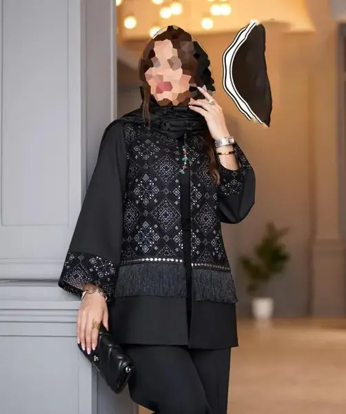 عکس مدل مانتو بلند مشکی با پارچه کرپ