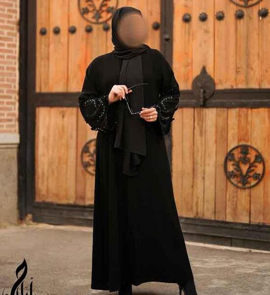 عکس مدل مانتو مجلسی بلند مشکی جلو بسته