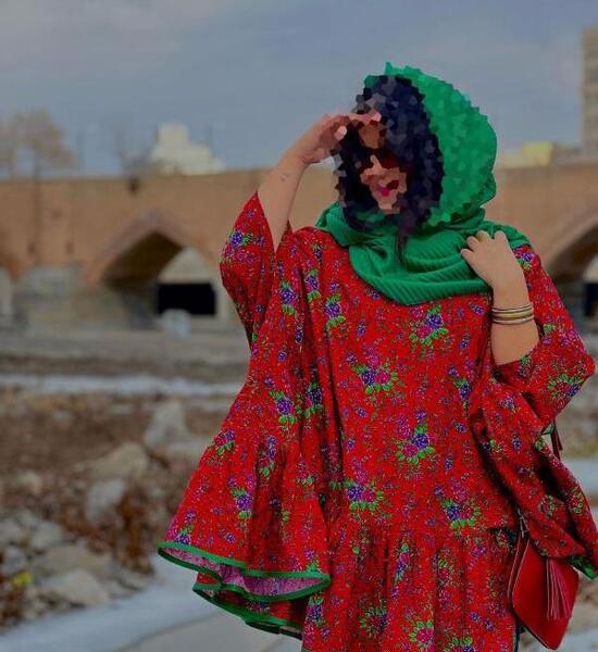 عکس مدل مانتو نخی گلدار کوتاه