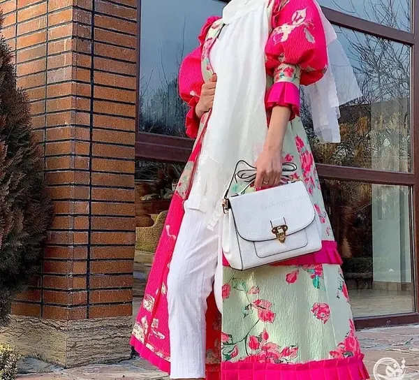 عکس مدل مانتو جلو بسته با پارچه نخی گلدار
