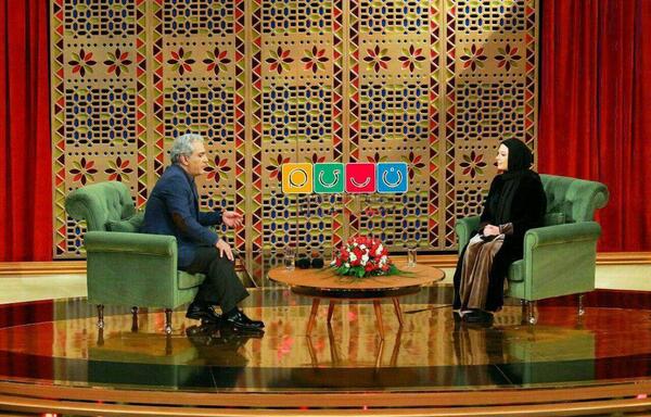 عکس مدل مانتو مخمل نیوشا ضیغمی در برنامه دورهمی