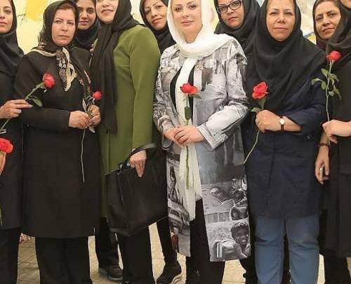 عکس مدل مانتو مخمل نیوشا ضیغمی در برنامه دورهمی