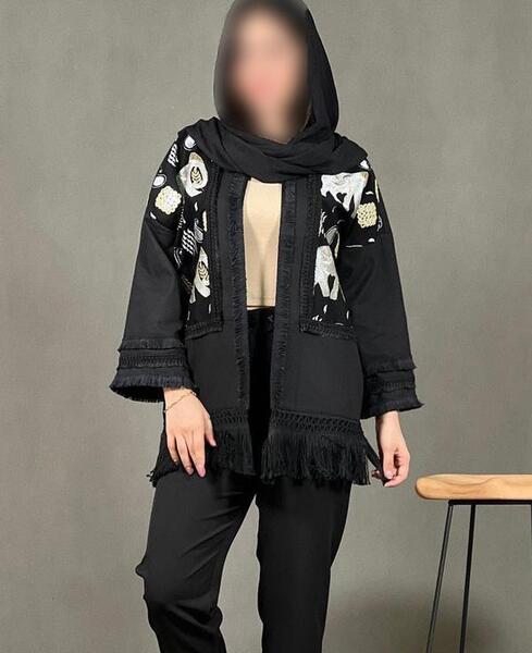 عکس مدل مانتو مشکی با پارچه ریش ریشی