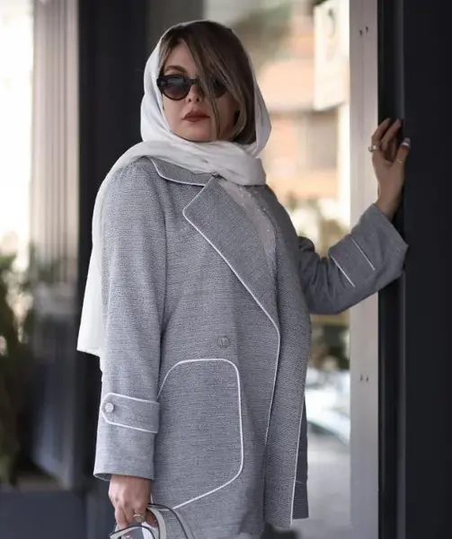 عکس مدل مانتو خاکستری ترکیبی
