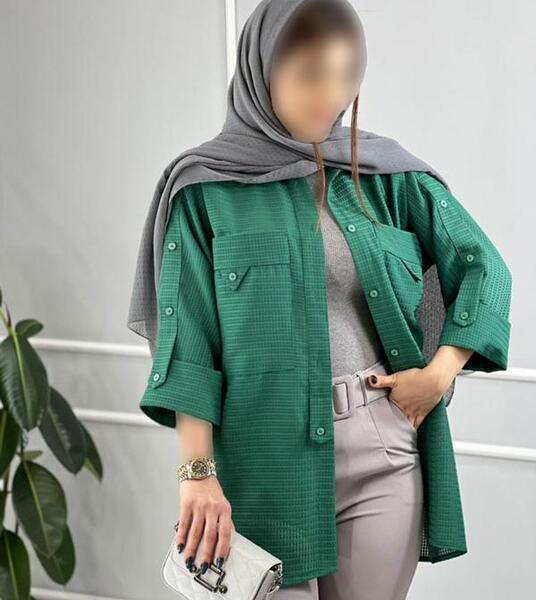 عکس مدل مانتو حریر گلدار دکمه دار