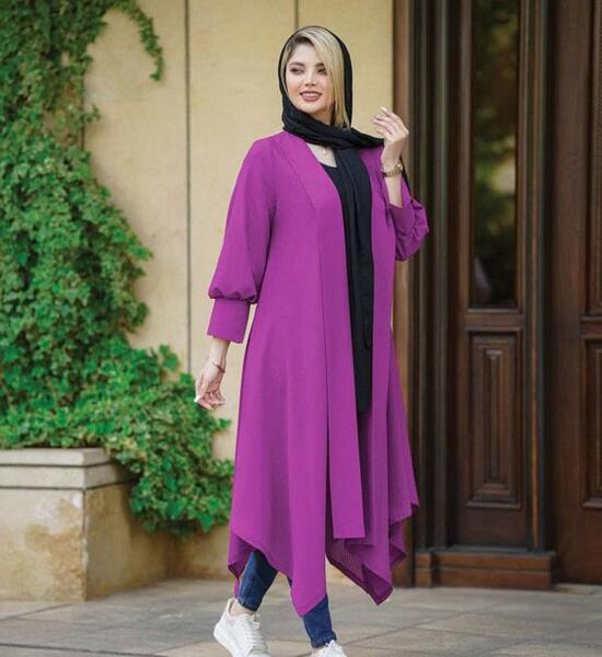 عکس مدل مانتو حریر گلدار جلو بسته