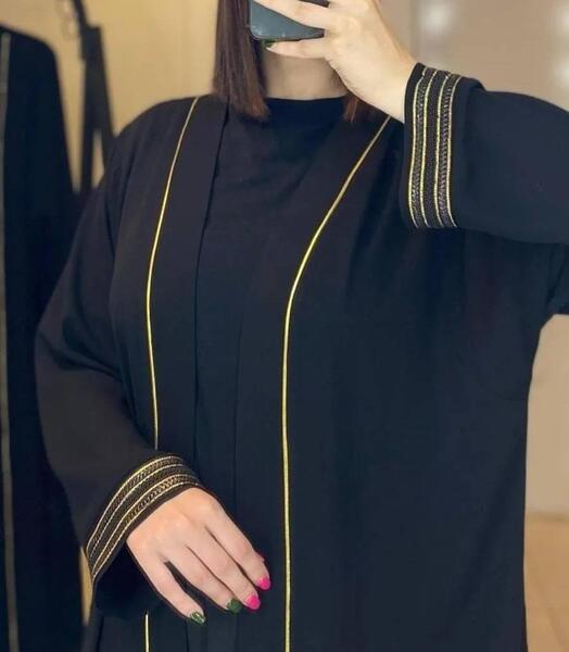 عکس مدل مانتو حریر مشکی بلند جلو باز