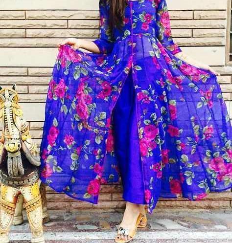 عکس مدل مانتو بلند با پارچه حریر گلدار