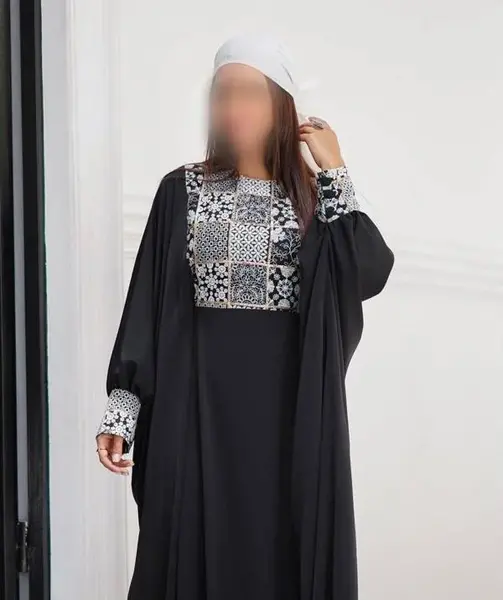 عکس مدل مانتو عبایی مجلسی مشکی دخترانه جدید