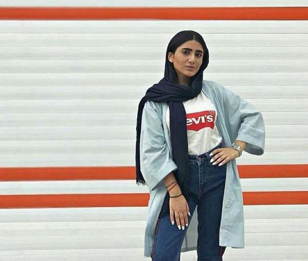 عکس دختر مانتو جلو باز