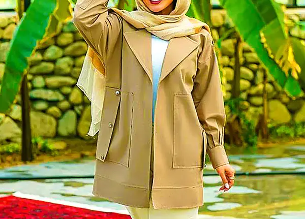 عکس مانتو ساده دکمه دار