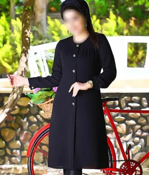 عکس مانتو ساده دکمه دار