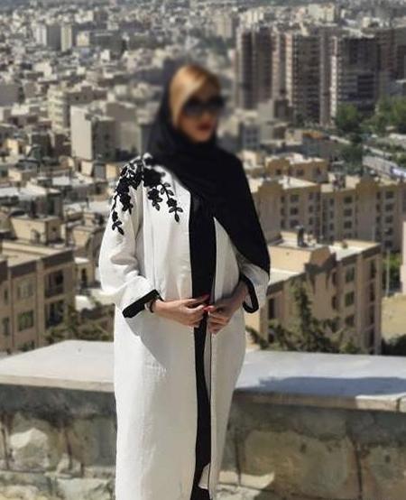 عکس مانتو سفید با شلوار مشکی