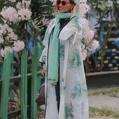 عکس مدل مانتو حریر جلو باز جدید گلدار