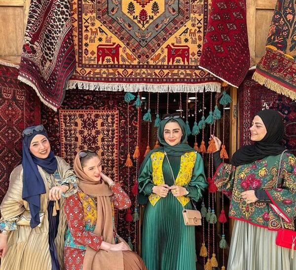 عکس مدل مانتو جدید ۱۴۰۲ مشکی مجلسی