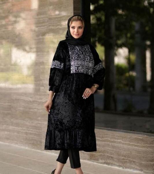 عکس مدل مانتو جدید ۱۴۰۲ مشکی مجلسی