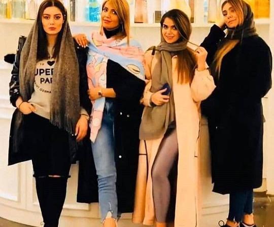عکس زنان ایرانی با مانتو جلو باز