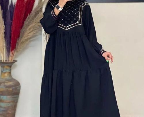 عکس مدل مانتو جدید جلو بسته مشکی ساده